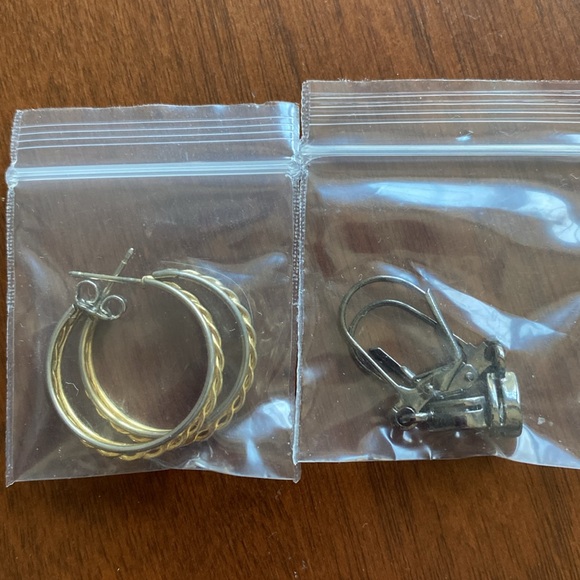 Bundle of 12 sets of pierced earrings. Something to please everyone! - Picture 4 of 7